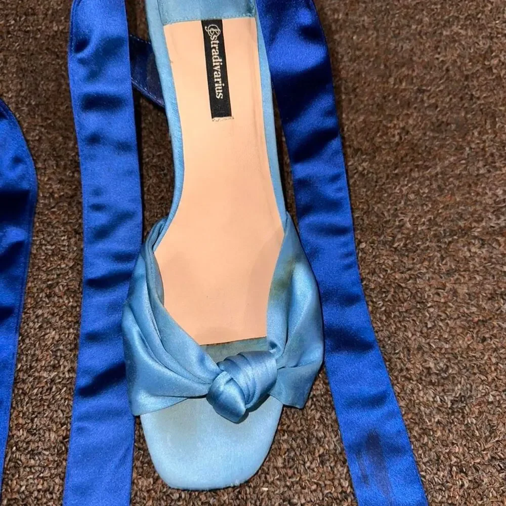Stradivarius Women's Blue Courts